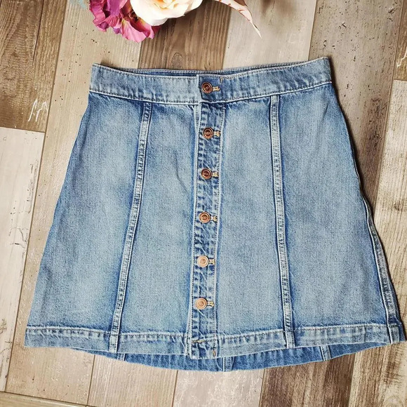 Karlie Kloss EXPRESS Medium Wash Button Up Denim Mini Skirt Size 2 - Picture 1 of 12